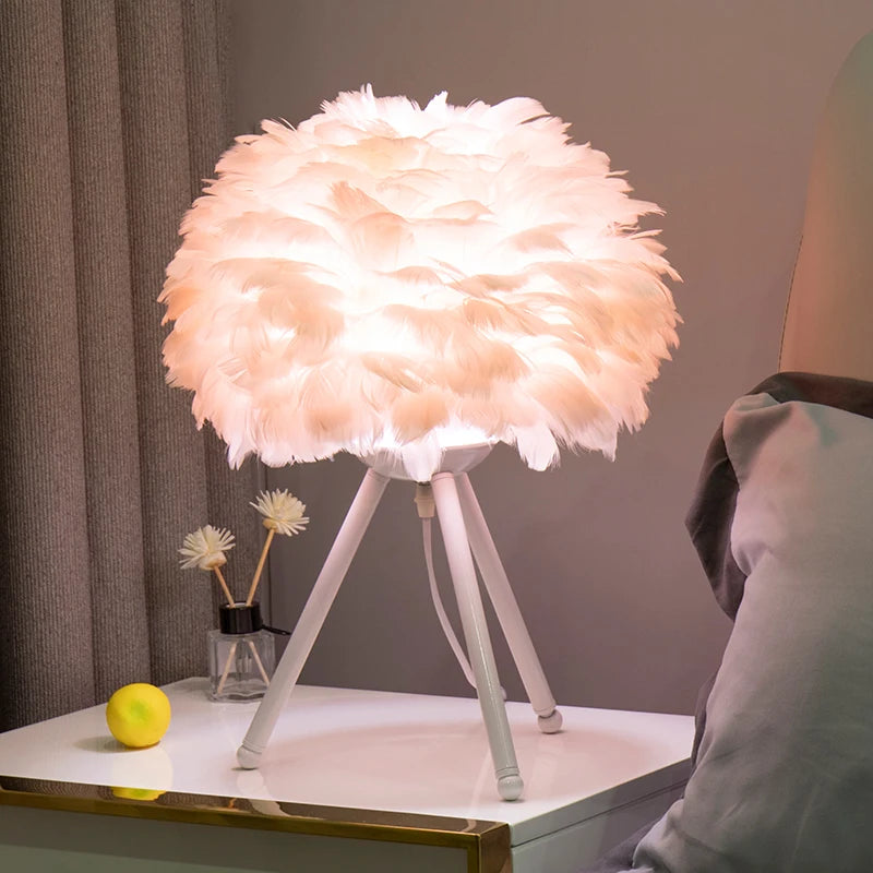 Golden feather table lamp