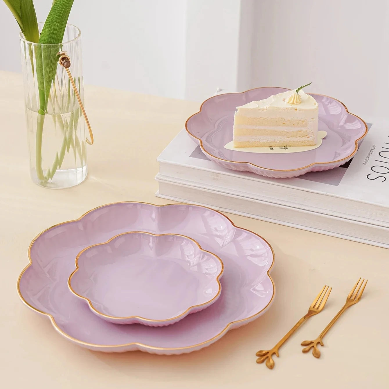 Elegant Pink Flower-Shaped Trays